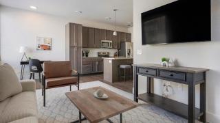 Landing Stylish 1BD Clubhouse Game Room - 9