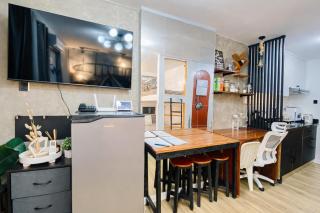 Antara-QueenBed-Balcony-HotShower-WorkStation-WashingMachine-FullKitchen - 2