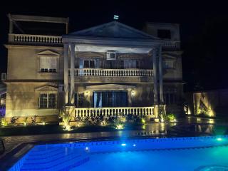 Al Fardous Luxury Vacation Home - 9