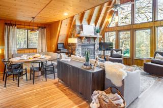 Lakefront Innsbrook Chalet Hot Tub and Fire Pit! - 5