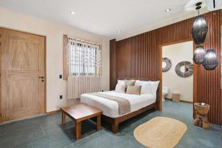 Penthouse with Rooftop Plunge Pool - Distant Ocean - 2