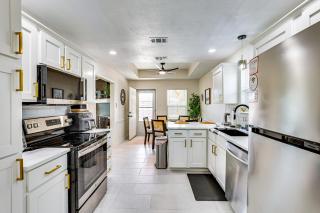 Hot Tub and Fire Pit Home Near Downtown Texarkana - 4