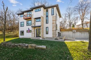 The Hillside Hideaway: Luxury Retreat - 8