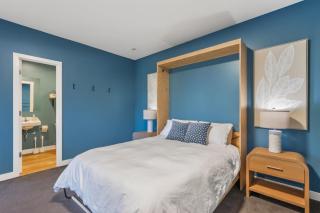 The Hillside Hideaway: Luxury Retreat - 3