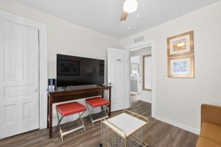 Mexicantown Detroit 2BR | Sleeps 7 + WiFi - 5