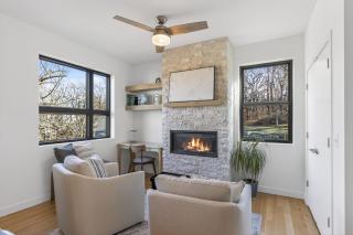 The Hillside Hideaway: Luxury Retreat - 1