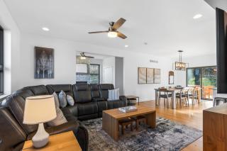 4BR Home with 4 Private Bathrooms 20 Min from Airport - 9