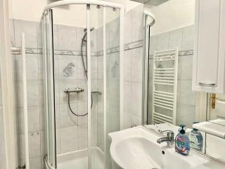 Free Parking & Calm Apartment - 4