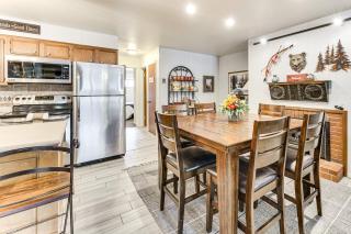 Steps to Skiing! Mtn-View Haven in Dtwn Red River - 2