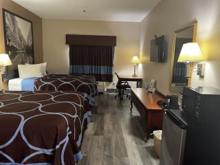 Hotel Piney Woods - 2