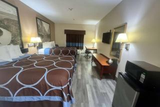 Hotel Piney Woods - 1