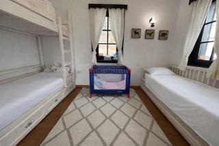 Large Cosy House by a Forest - Treehouse, BBQ, Fireplace & Mountain - 1