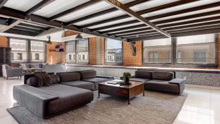 Skyline Lofts by AvantStay: a multi-level industrial-chic retreat in DTLA with rooftop views soaring ceilings steps to dining music culture - 5