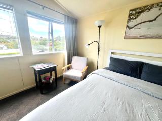 Cosy Retreat Near Mairangi Bay - 4