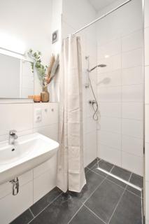 NEW! Modern spacious apartment - Good connection - 1