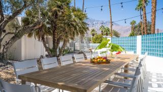 The Monkey Tree Hotel Buyout by AvantStay Entire Hotel Buyout Funky Rooms w Modern Amenities - 2