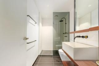 Near Marvel Stadium - Free Parking, Pool & Gym - 9