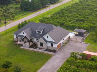 Farmhouse with Pool Hot Tub and Vineyards - 4