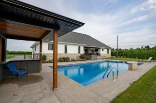 Farmhouse with Pool Hot Tub and Vineyards - 3