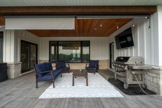 Farmhouse with Pool Hot Tub and Vineyards - 1