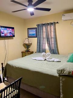 Cozy & Convenient Stay Near Beach, Airport & More! - 9