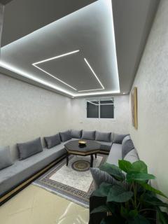 Cozy and bright apartment - 0