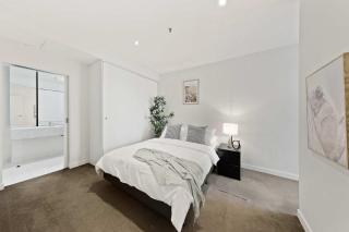 Stylish QV 2BR City Stay & Views - 6