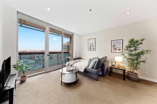 Stylish QV 2BR City Stay & Views - 5