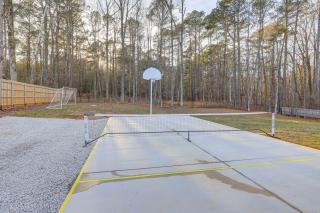 Gather, Play and Unwind! Modern Locust Grove Home - 9