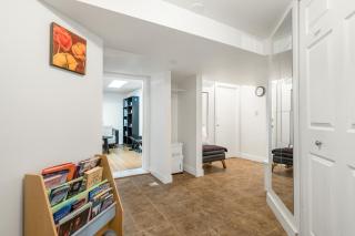 BudgetWise Semi-Basement near Airport, UBC, Downtown in Vancouver - 7