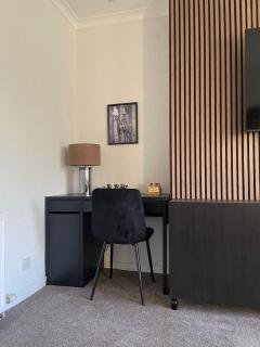 3BR Sleeps 6 Free Parking Near Glasgow City - 9