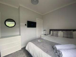 3BR Sleeps 6 Free Parking Near Glasgow City - 7