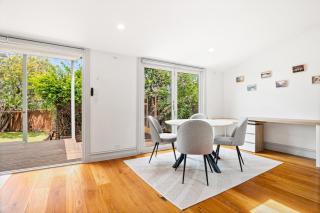 Light-Filled House Close to Cafes and Parks - 4