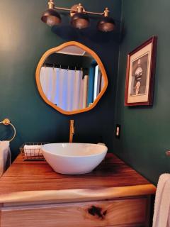 Tahoe Thunderbird Suite with Fireplace - 6