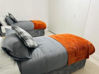 Large group stays in Bedford Contractors Welcome - 6