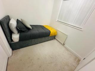 Large group stays in Bedford Contractors Welcome - 3