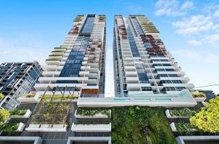 CS - Gorgeous City Views 2BR w Parking, Pool & Gym - 2