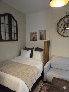 Pb155, balcony with street view - 5