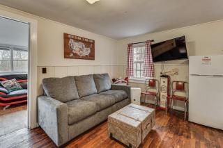 Lake Taneycomo Retreat Boat Slip, Pets Welcome! - 2