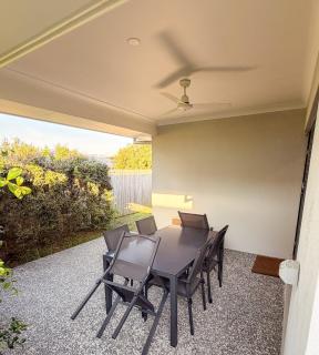 Modern Spacious 4BD Home in Pallara - 9