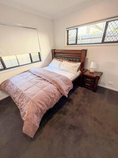 Modern Spacious 4BD Home in Pallara - 1