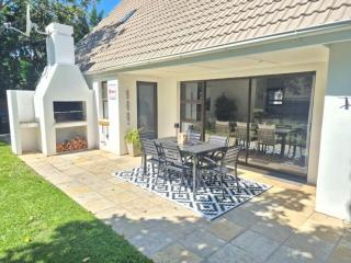 Cozy St Francis Holiday Home - 8