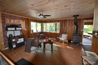 Mt Index Riverview Cabin - 3