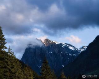 Mt Index Riverview Cabin - 2