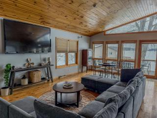 Luxury Waterfront Retreat on Black Lake - 8