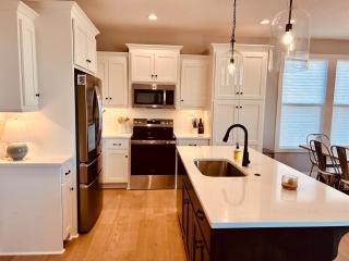 Luxury Modern KC Home Olathe Overland Park - 5