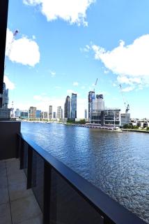 Waterfront apartment in Docklands in Free Tram zone - 6
