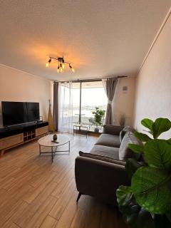 Cómodo y elegante departamento - 0