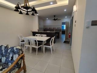 Idaman Homestay BSI 4 Bedrooms Fully Aircond Netflix - 1