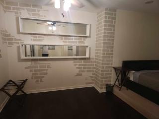 Vancouver Townhouse Stylish 2-Bedroom in the Heart of Downtown - 1